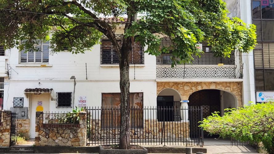Casa de 11 alcobas en venta en Belalcazar, Cali, 546 m² · foto 2 de 2