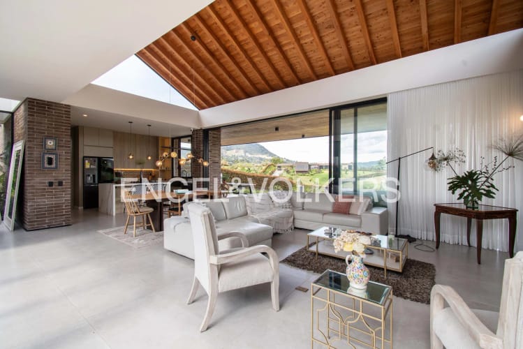 Casa de 3 alcobas en venta en San Miguel, La Ceja, 374 m² · foto 3 de 22