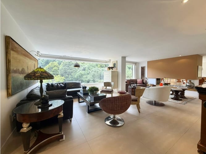 Apartamento de 3 alcobas en venta en Chico Norte, Bogotá, 200 m² · foto 2 de 24