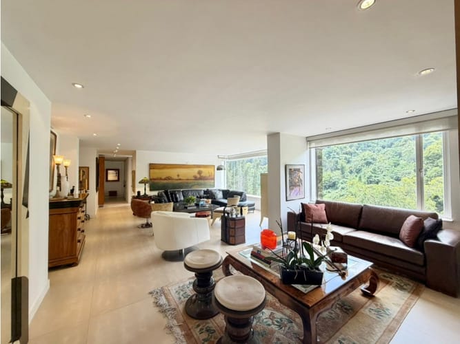 Apartamento de 3 alcobas en venta en Chico Norte, Bogotá, 200 m² · foto 6 de 24