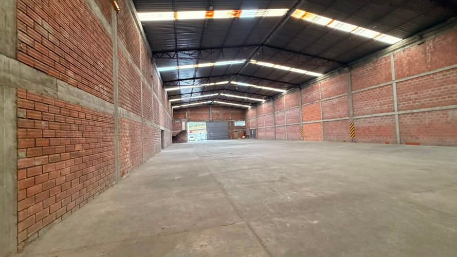 Bodega en arriendo en Cervantes, Manizales, 1000 m² · foto 3 de 12