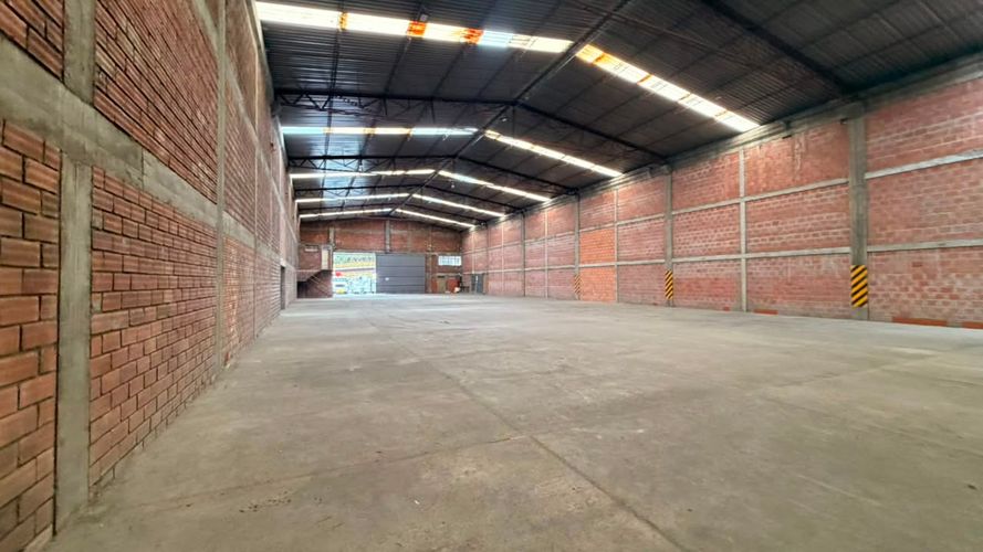 Bodega en arriendo en Cervantes, Manizales, 1000 m² · foto 6 de 12