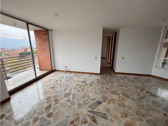 Apartamento en venta en La Almeria, Medellín · foto 3 de 24