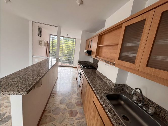 Apartamento en venta en La Almeria, Medellín · foto 4 de 24