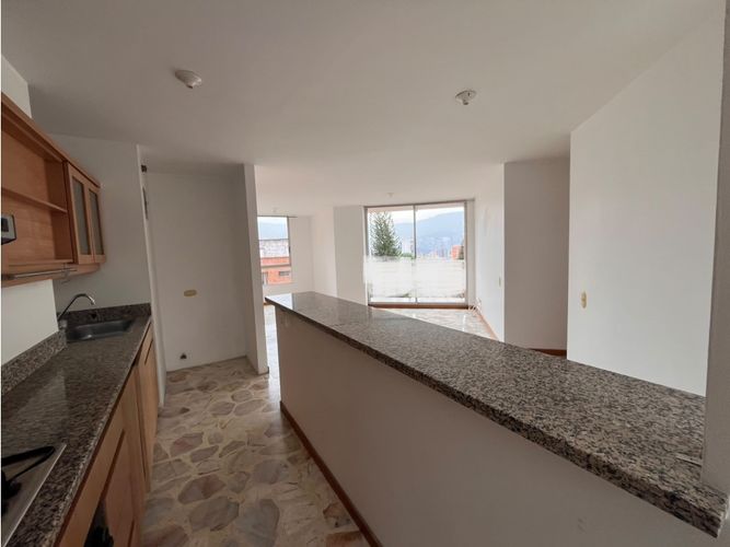 Apartamento en venta en La Almeria, Medellín · foto 7 de 24