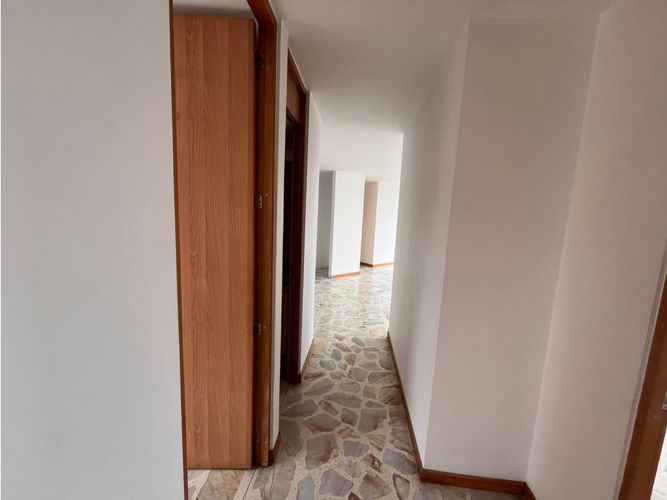 Apartamento en venta en La Almeria, Medellín · foto 23 de 24