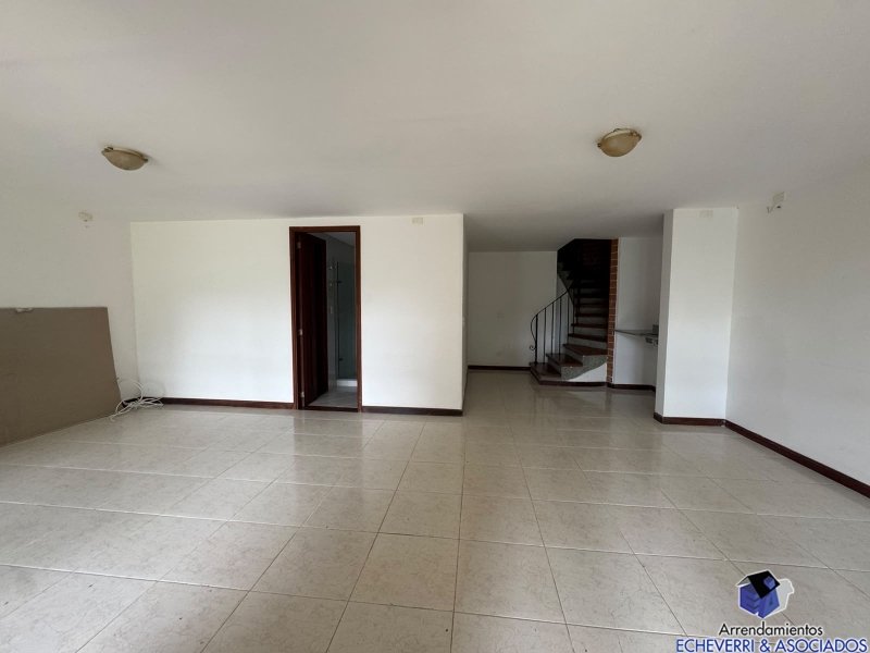 Casa en venta en Zona Centro, Envigado · foto 2 de 17