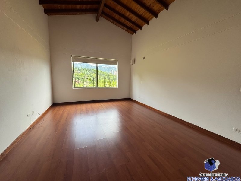 Casa en venta en Zona Centro, Envigado · foto 4 de 17