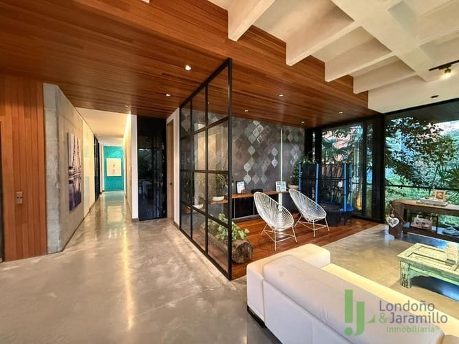 Apartamento de 3 alcobas en arriendo en Las Lomas, Medellín, 250 m² · foto 3 de 13
