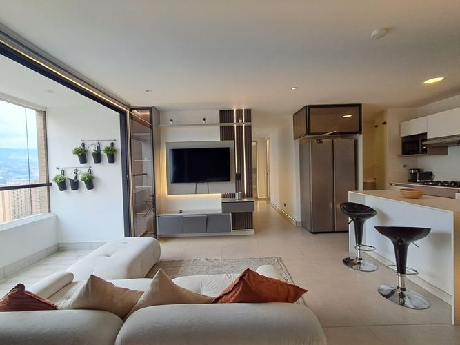 Apartamento de 3 alcobas en arriendo en Castropol, Medellín, 90 m² · foto 3 de 24
