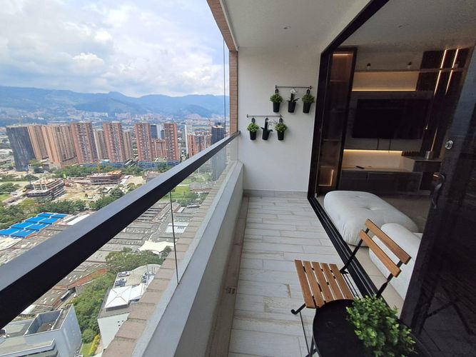 Apartamento de 3 alcobas en arriendo en Castropol, Medellín, 90 m² · foto 8 de 24