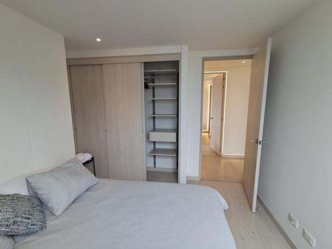 Apartamento de 3 alcobas en arriendo en Castropol, Medellín, 90 m² · foto 12 de 24