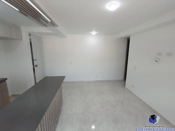 Apartamento de 3 alcobas en venta en Centro, Itagüí, 55 m² · foto 2 de 13