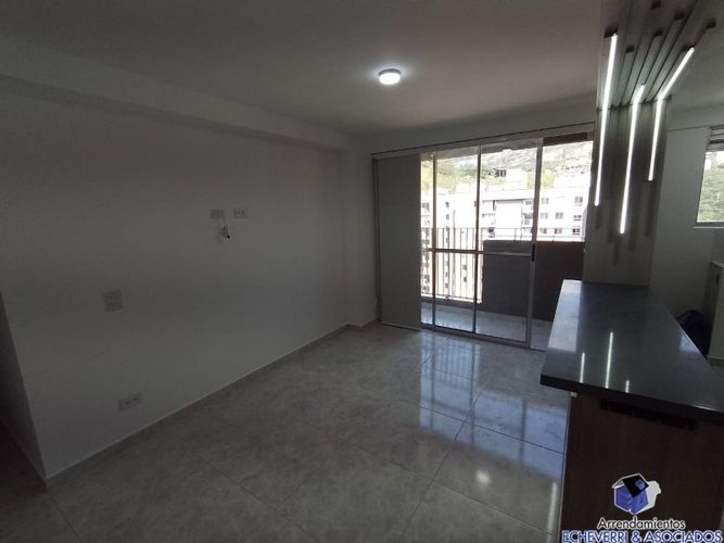 Apartamento de 3 alcobas en venta en Centro, Itagüí, 55 m² · foto 3 de 13