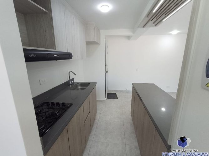 Apartamento de 3 alcobas en venta en Centro, Itagüí, 55 m² · foto 4 de 13