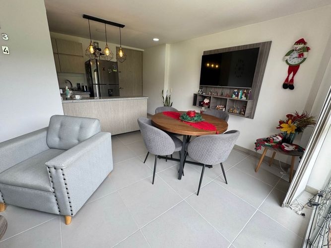 Apartamento de 3 alcobas en venta en Tres Esquinas, Sabaneta, 62 m² · foto 2 de 11
