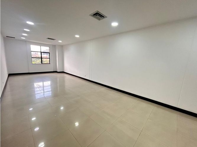 Oficina en arriendo en Milla De Oro, Medellín, 40 m² · foto 2 de 4