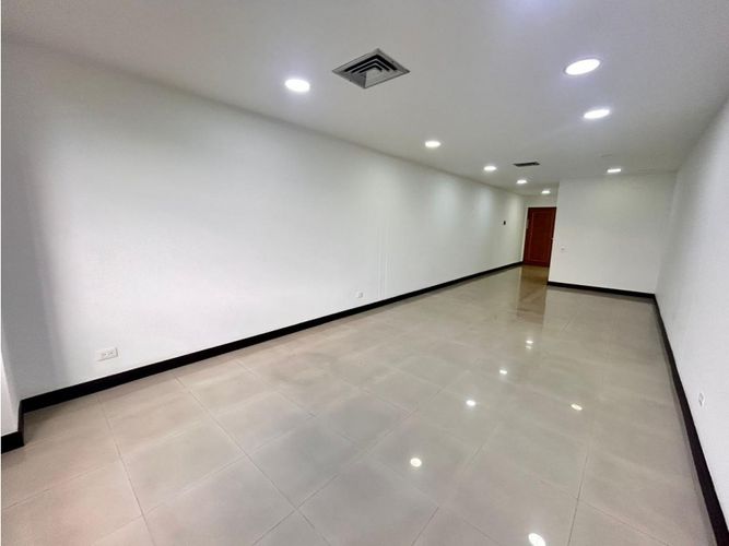 Oficina en arriendo en Milla De Oro, Medellín, 40 m² · foto 3 de 4