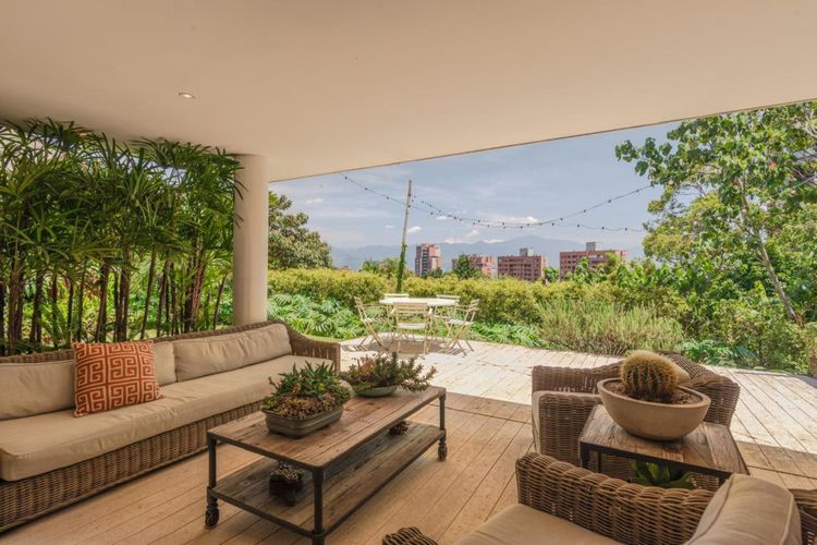 Casa de 4 alcobas en venta en El Tesoro, Medellín, 342 m² · foto 5 de 11