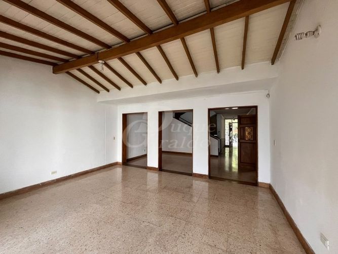 Casa de 7 alcobas en venta en Los Colores, Medellín, 450 m² · foto 2 de 24