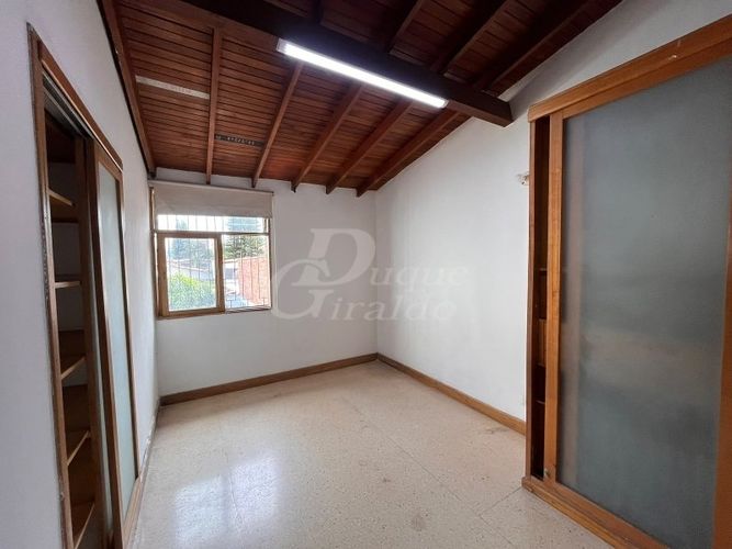 Casa de 7 alcobas en venta en Los Colores, Medellín, 450 m² · foto 5 de 24