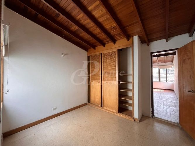 Casa de 7 alcobas en venta en Los Colores, Medellín, 450 m² · foto 8 de 24