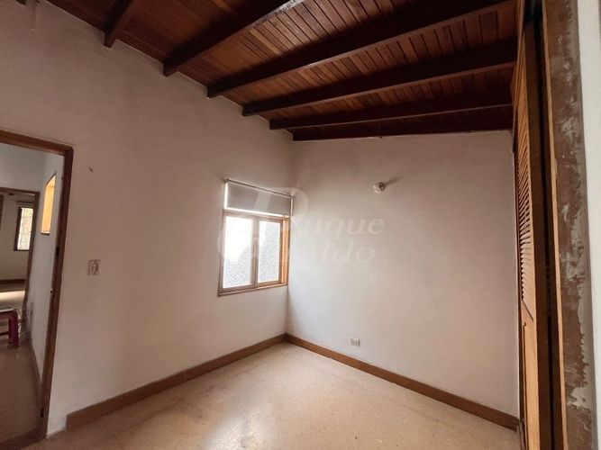 Casa de 7 alcobas en venta en Los Colores, Medellín, 450 m² · foto 9 de 24