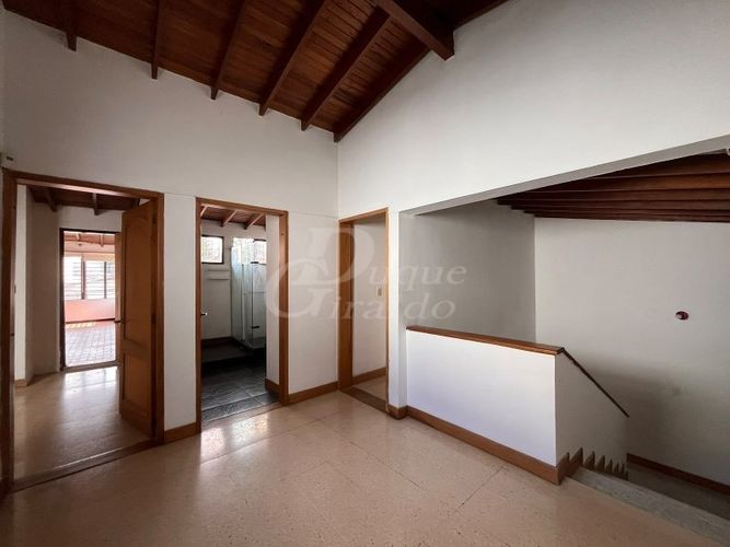 Casa de 7 alcobas en venta en Los Colores, Medellín, 450 m² · foto 15 de 24