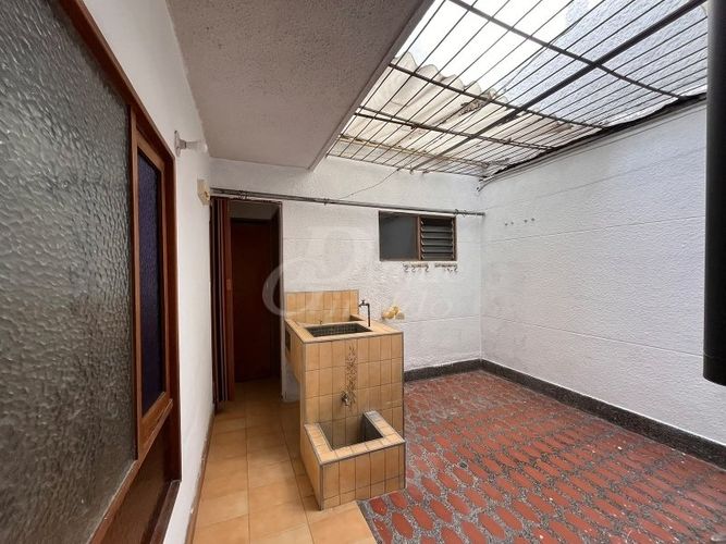 Casa de 7 alcobas en venta en Los Colores, Medellín, 450 m² · foto 19 de 24