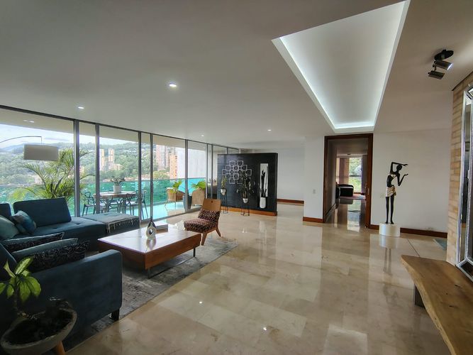 Apartamento de 3 alcobas en arriendo en El Poblado, Medellín, 245 m² · foto 2 de 20