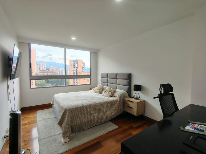 Apartamento de 3 alcobas en arriendo en El Poblado, Medellín, 245 m² · foto 14 de 20