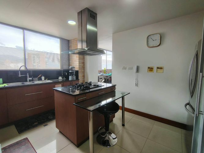 Apartamento de 3 alcobas en arriendo en El Poblado, Medellín, 245 m² · foto 8 de 20