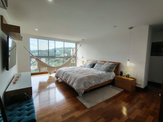 Apartamento de 3 alcobas en arriendo en El Poblado, Medellín, 245 m² · foto 15 de 20