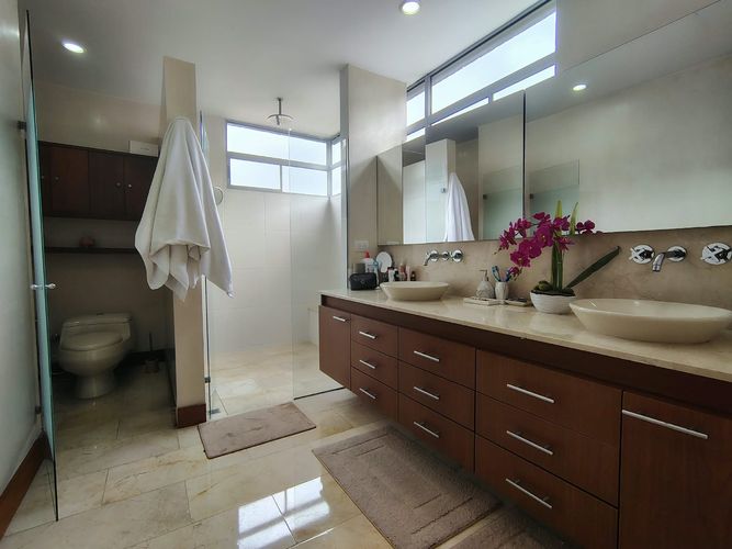 Apartamento de 3 alcobas en arriendo en El Poblado, Medellín, 245 m² · foto 18 de 20