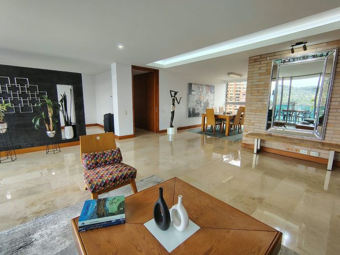 Apartamento de 3 alcobas en arriendo en El Poblado, Medellín, 245 m² · foto 7 de 20