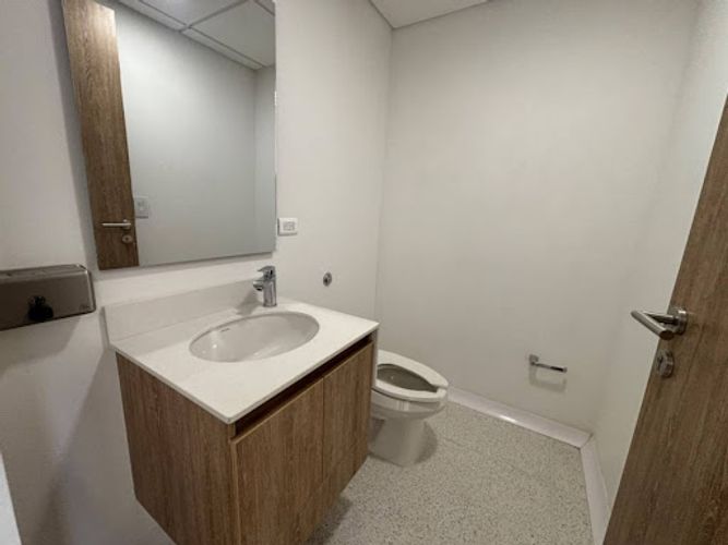 Consultorio en arriendo en Ciudad Del Río, Medellín, 38 m² · foto 7 de 8