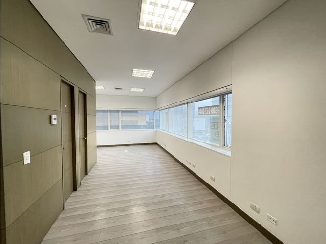 Oficina en venta en Ciudad Del Río, Medellín, 40 m² · foto 2 de 18