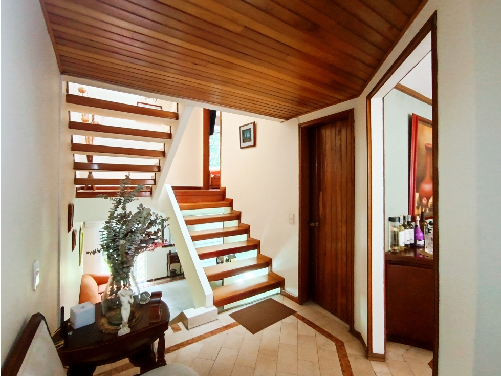 Casa en venta en Country Club, Bogotá · foto 3 de 24