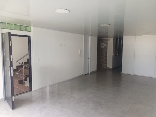 Oficina en arriendo en El Carmelo, Itagüí, 95 m² · foto 2 de 9