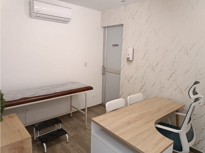 Consultorio en arriendo en U. Dep. A. Galindo Plaza Toros, Cali, 100 m² · foto 13 de 24