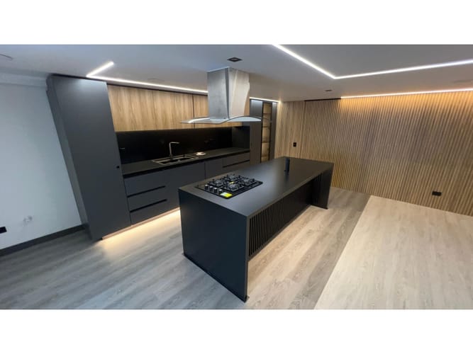 Apartamento de 3 alcobas en venta en Laureles, Medellín, 164 m² · foto 1 de 20