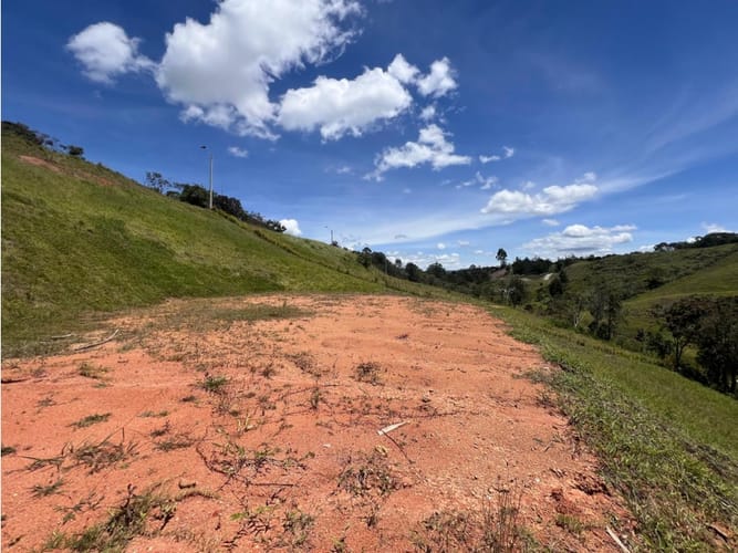 Lote en venta en El Carmen de Viboral, 2465 m² · foto 3 de 11