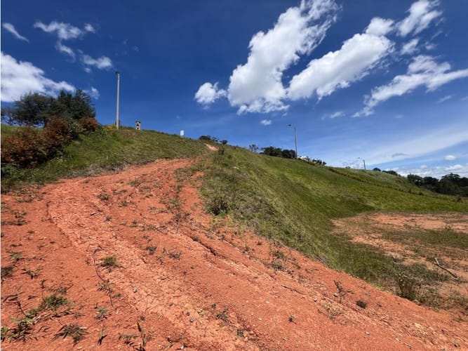 Lote en venta en El Carmen de Viboral, 2465 m² · foto 7 de 11