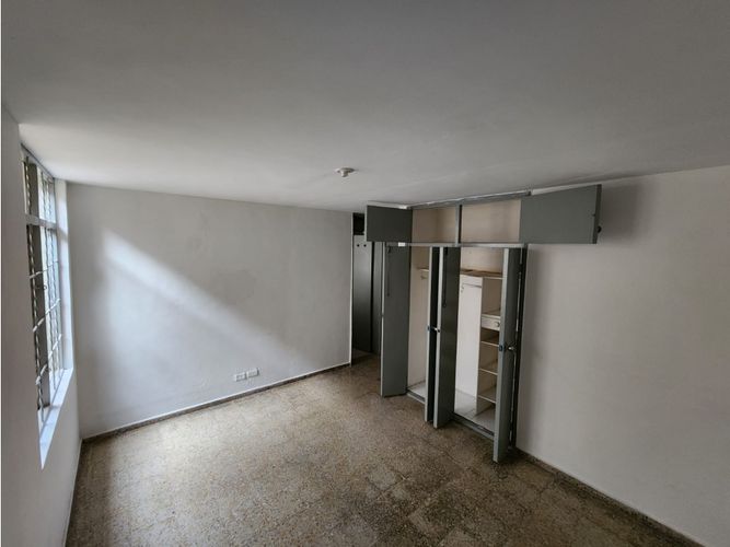 Casa de 5 alcobas en venta en Estadio, Medellín, 147 m² · foto 5 de 24
