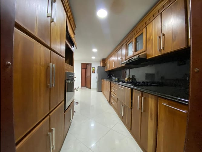 Apartamento de 3 alcobas en venta en Laureles, Medellín, 127 m² · foto 2 de 24