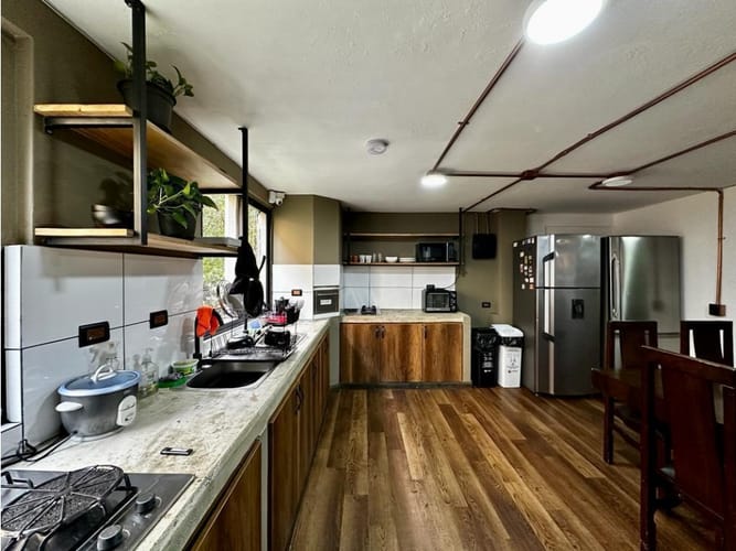 Apartamento de 8 alcobas en venta en La Aguacatala, Medellín, 250 m² · foto 8 de 24