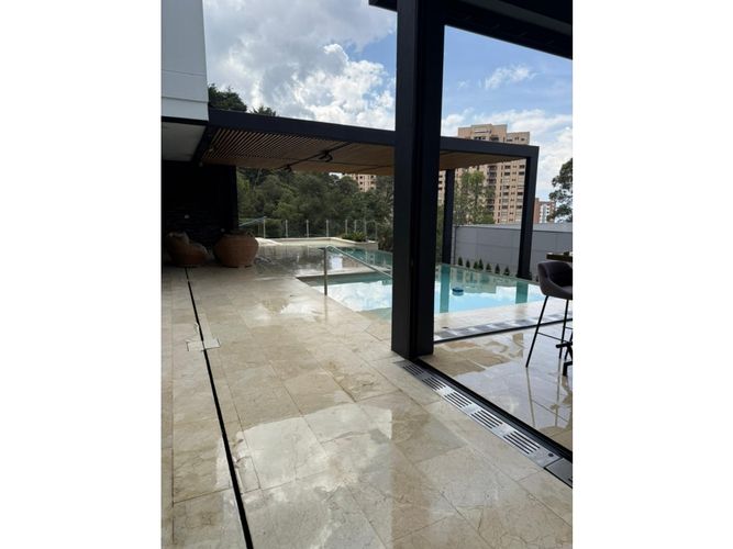 Casa de 4 alcobas en venta en La Calera, Medellín, 460 m² · foto 3 de 23