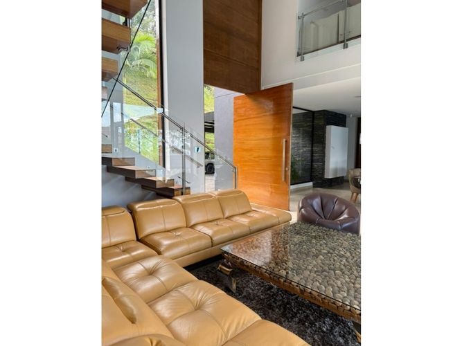 Casa de 4 alcobas en venta en La Calera, Medellín, 460 m² · foto 7 de 23