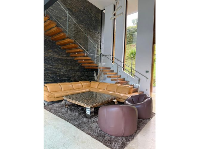 Casa de 4 alcobas en venta en La Calera, Medellín, 460 m² · foto 8 de 23