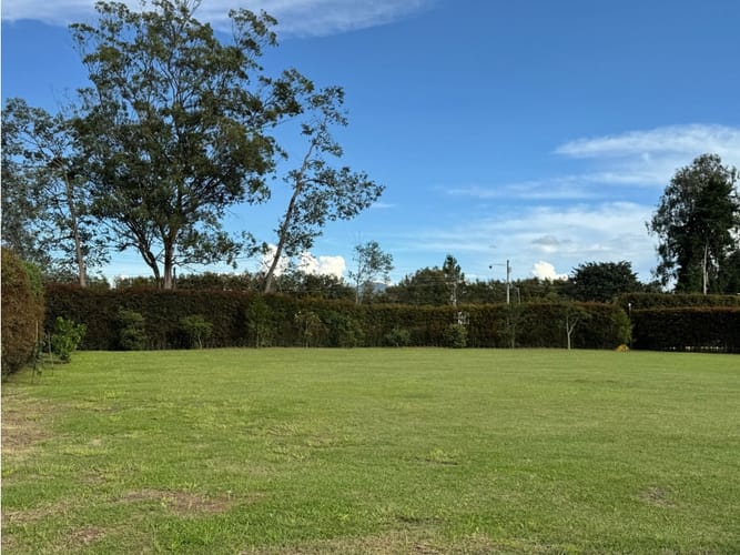 Lote en venta en Vilachuaga, Rionegro, 2430 m² · foto 2 de 13